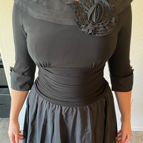 Women’s elegant formal dress size 8. - Picture 3 of 6